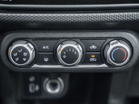 Used 2022 Nissan Kicks S image 20