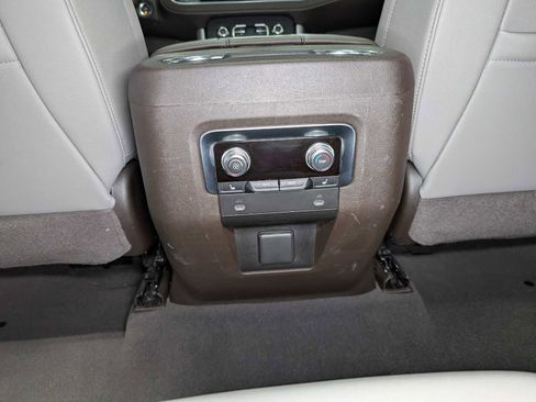 Certified 2022 GMC Yukon SLT w/ SLT Premium Package AWD/4WD image 24