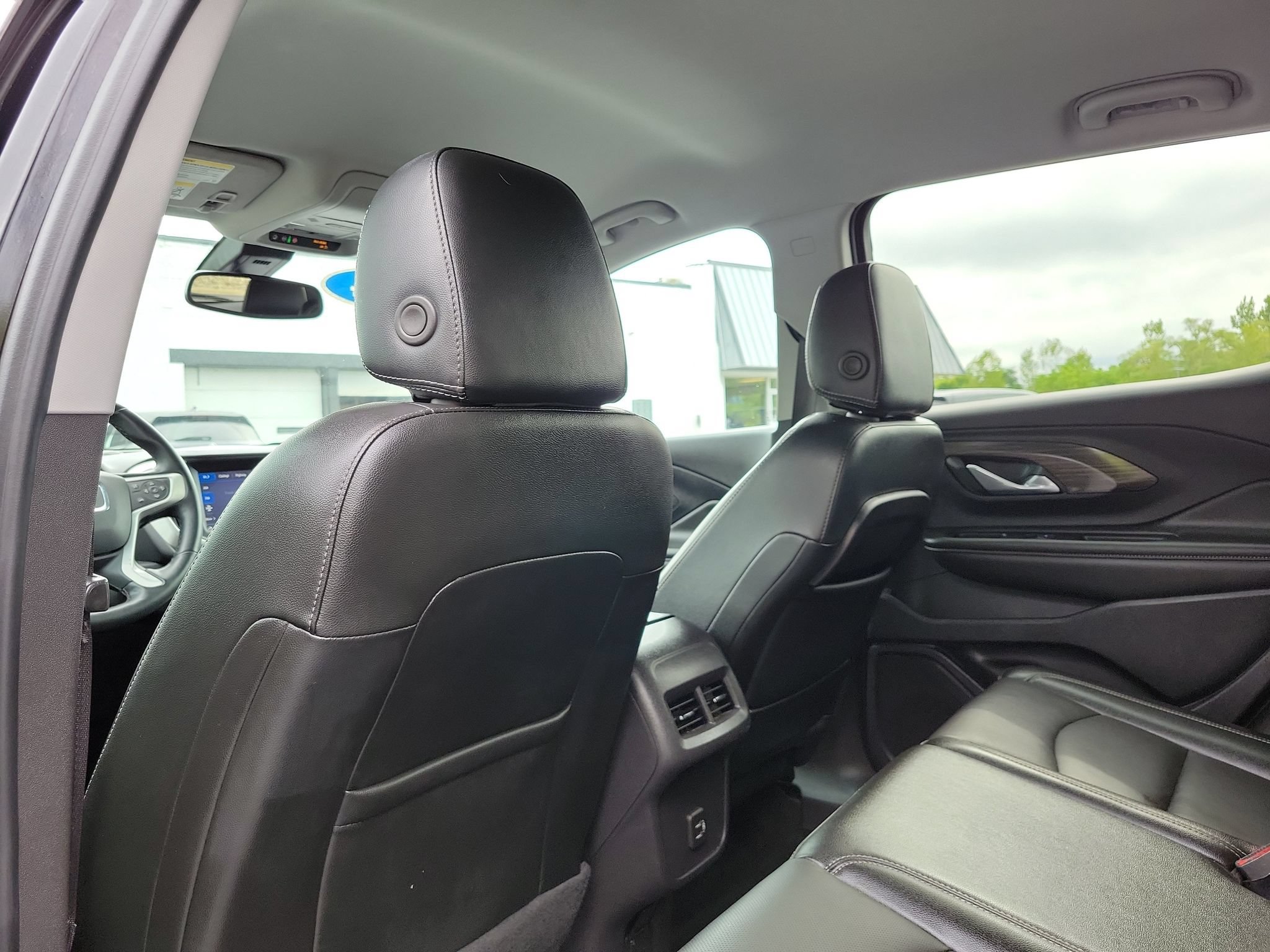 Used 2024 GMC Terrain SLT AWD/4WD image 24
