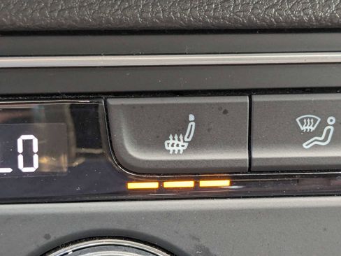 Used 2021 Volkswagen Atlas Cross Sport SE w/ Panoramic Sunroof Package FWD image 26