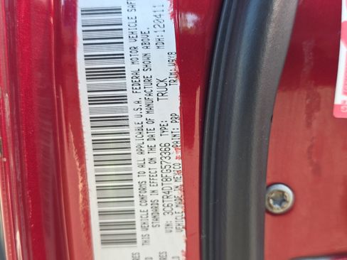 Used 2015 RAM 2500 SLT image 31