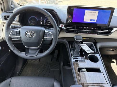New 2026 Toyota Sienna Limited FWD image 22
