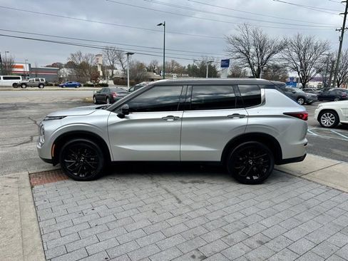 Used 2023 Mitsubishi Outlander SEL Black Edition image 4
