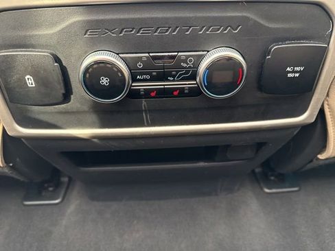 Used 2024 Ford Expedition Limited AWD/4WD image 12