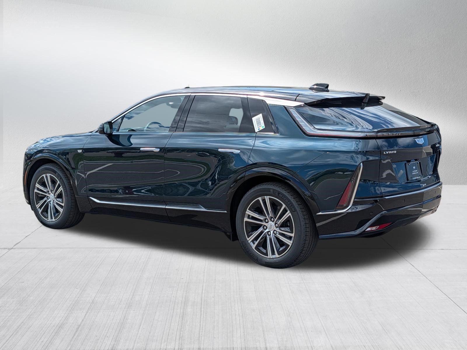 Used 2026 Cadillac Lyriq Luxury w/ LPO, Floor Liner Package AWD/4WD image 4