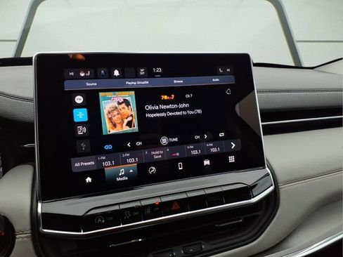 Used 2022 Jeep Compass Limited image 16