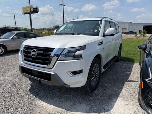 Used 2022 Nissan Armada SL w/ Captain's Chairs Package image 5