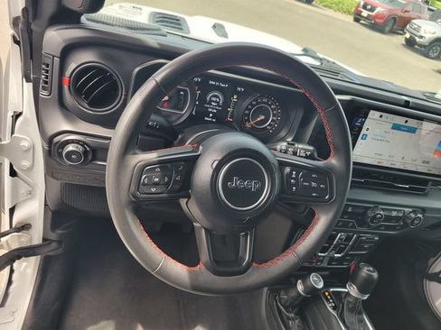 Used 2024 Jeep Wrangler Unlimited Rubicon AWD/4WD image 30
