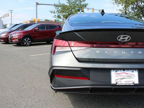 Used 2025 Hyundai Elantra Sport FWD image 11