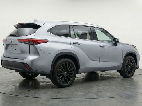Used 2025 Toyota Highlander XSE image 9