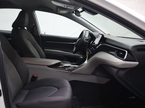 Used 2021 Toyota Camry LE FWD image 9