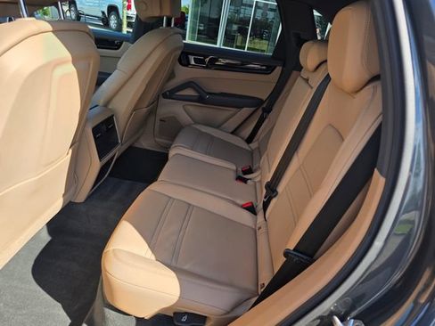 Used 2023 Porsche Cayenne Platinum Edition AWD/4WD image 20