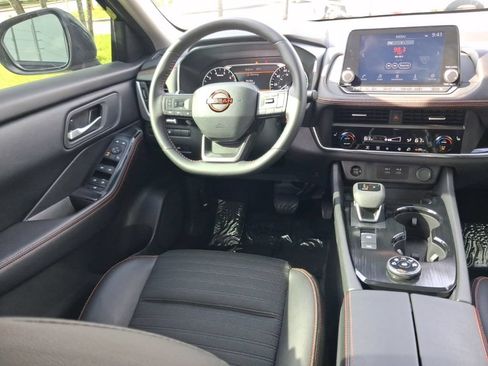 Used 2025 Nissan Rogue SV AWD/4WD image 9