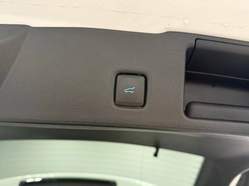 Used 2024 Ford Escape SE image 36