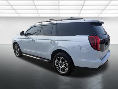 Used 2025 Ford Expedition Active AWD/4WD image 3
