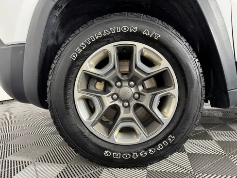 Used 2019 Jeep Cherokee Trailhawk w/ Cold Weather Group AWD/4WD image 41