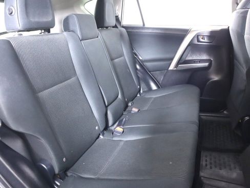 Used 2018 Toyota RAV4 LE AWD/4WD image 32