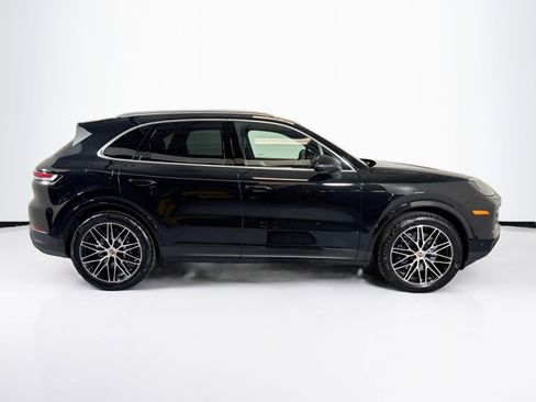 Used 2025 Porsche Cayenne image 8