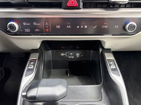 Used 2025 Kia Sorento S image 22