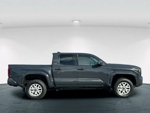 Used 2024 Toyota Tacoma SR5 AWD/4WD image 7