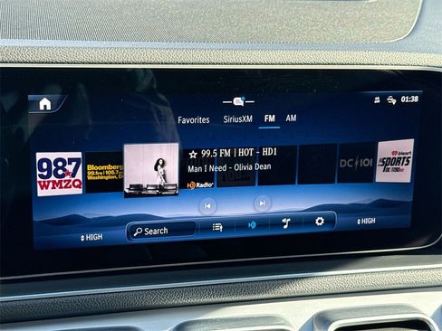 Used 2024 Mercedes-Benz GLE 450e 4MATIC image 12