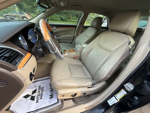 Used 2014 Chrysler 300 C RWD image 15