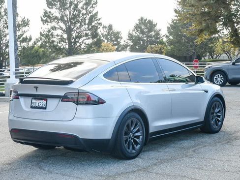 Used 2018 Tesla Model X 75D AWD/4WD image 9