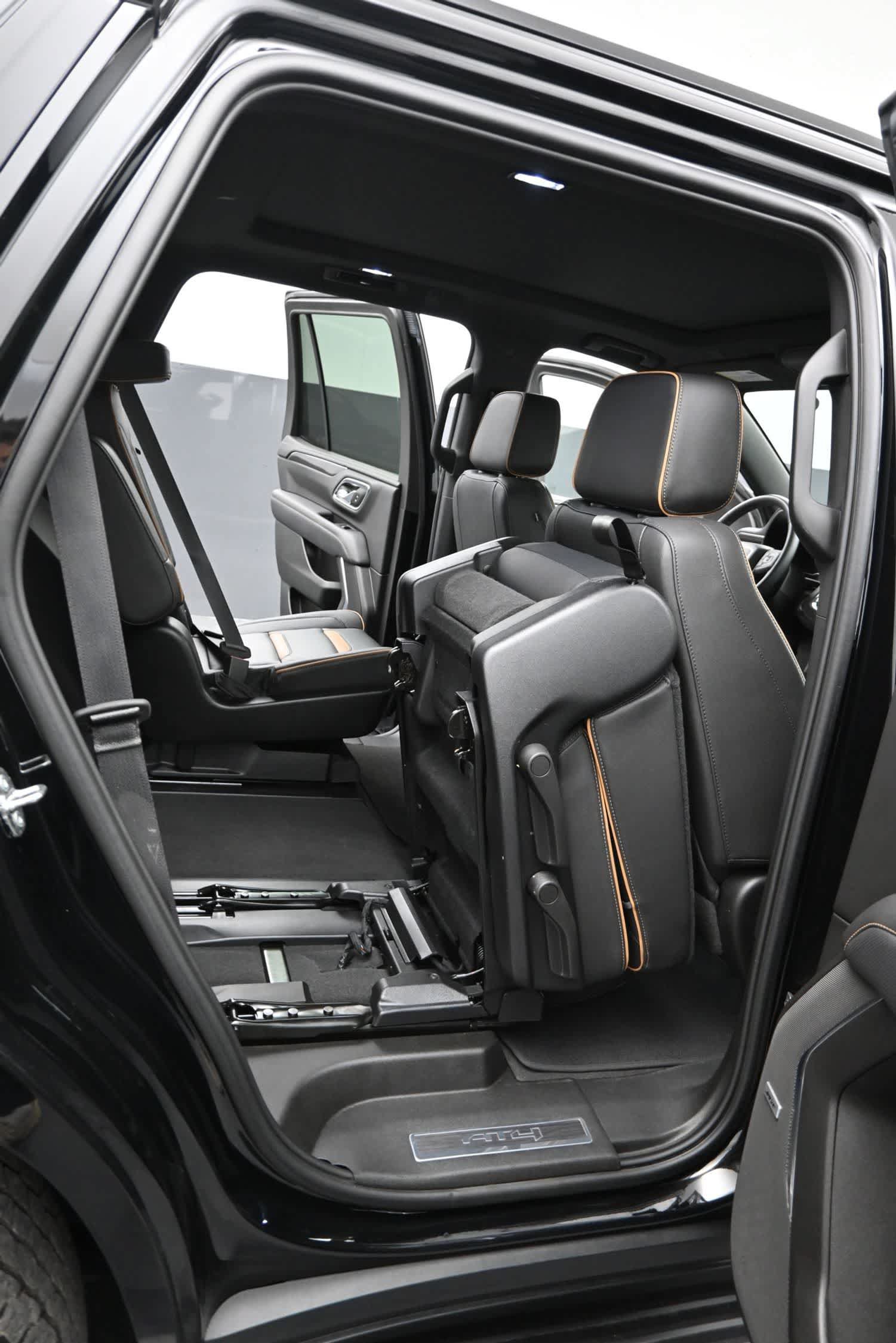 Used 2024 GMC Yukon AT4 AWD/4WD image 15