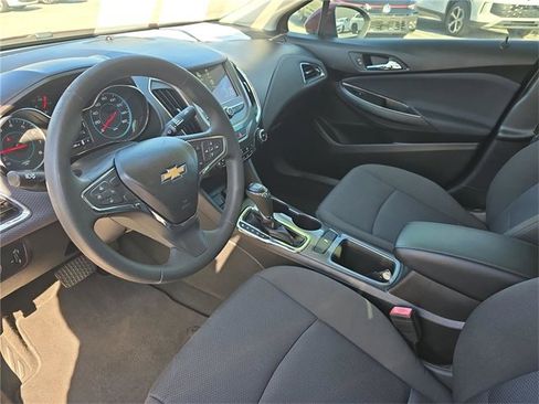 Used 2018 Chevrolet Cruze LT w/ Convenience Package image 15