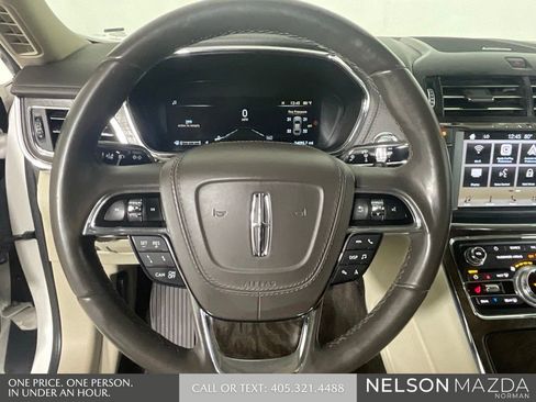 Used 2017 Lincoln Continental Select w/ Technology Package FWD image 42