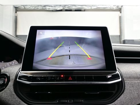 Used 2023 Jeep Compass Latitude image 18