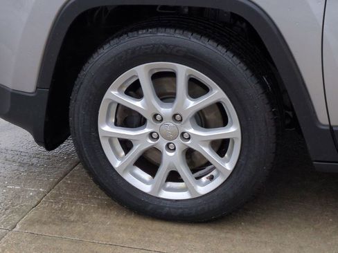 Used 2016 Jeep Cherokee Latitude w/ Comfort/Convenience Group image 14