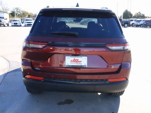 New 2025 Jeep Grand Cherokee Limited image 24