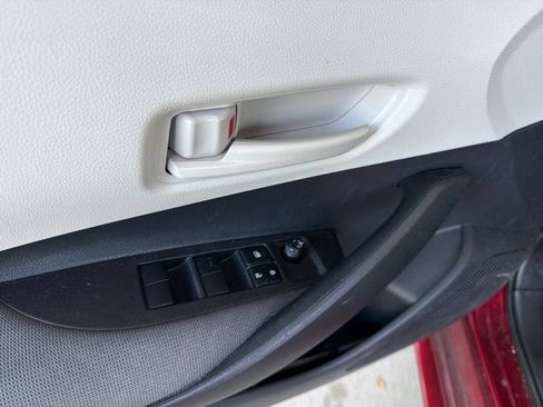 Used 2025 Toyota Corolla LE FWD image 5