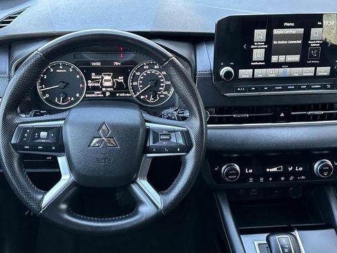 Used 2024 Mitsubishi Outlander SE image 15