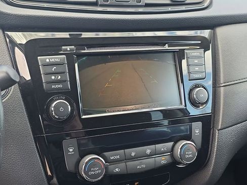 Used 2018 Nissan Rogue SV AWD/4WD image 17
