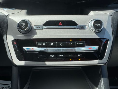 Certified 2024 Ford Explorer XLT RWD image 14