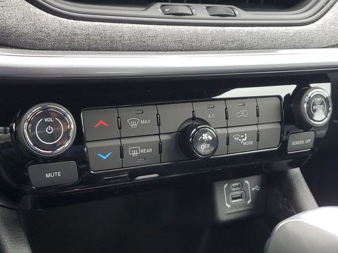 New 2026 Jeep Compass Latitude image 26