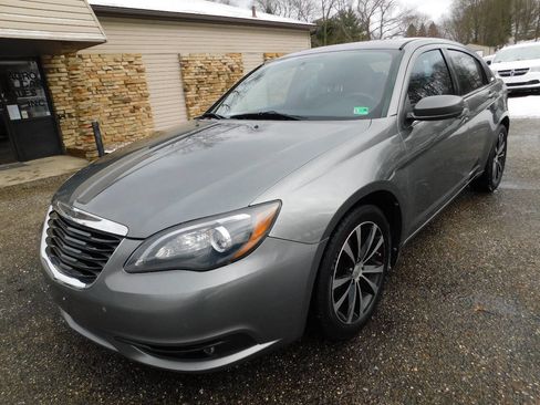Used 2013 Chrysler 200 Touring w/ S Exterior Appearance Pkg image 3