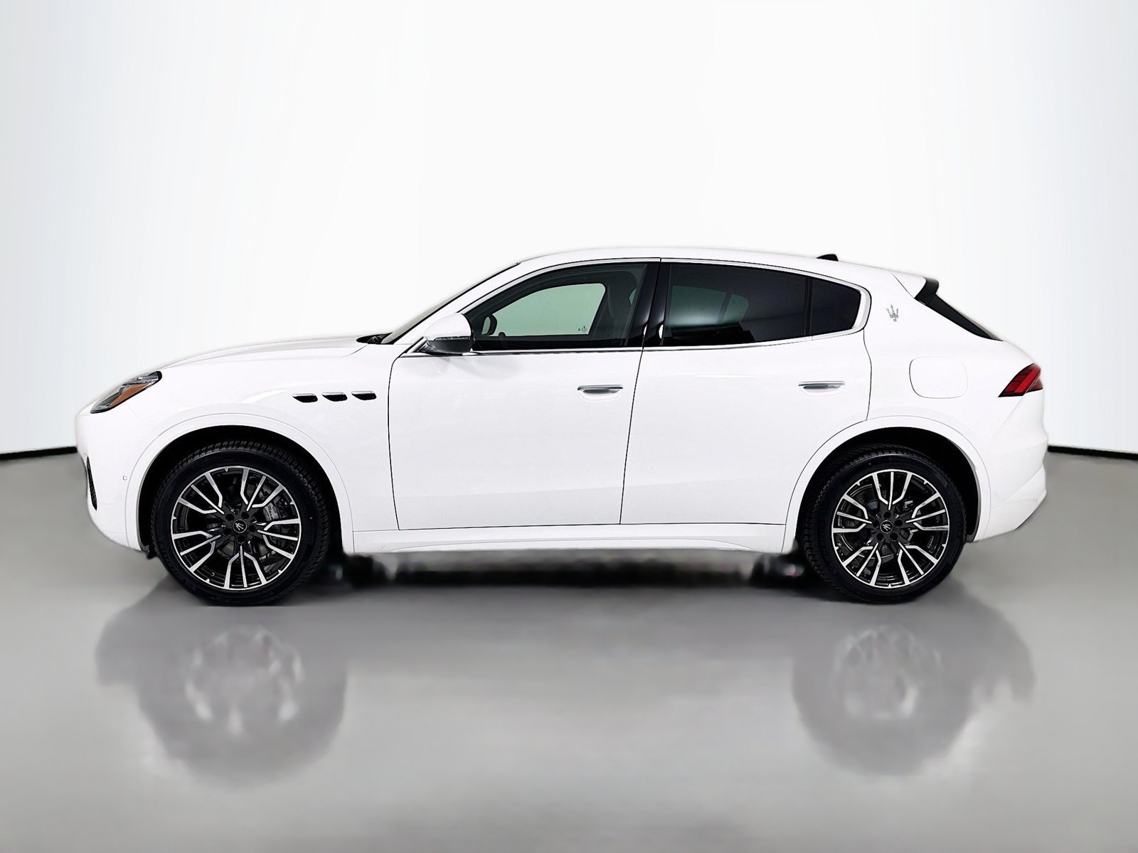 Used 2025 Maserati Grecale GT AWD/4WD image 4