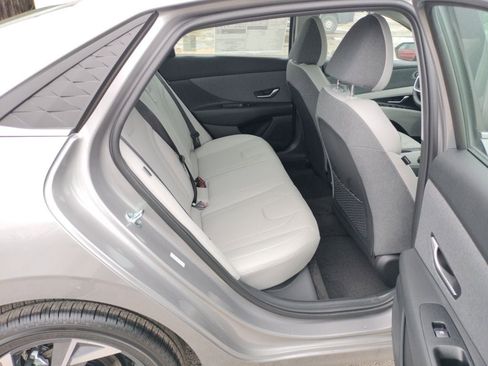 Used 2025 Hyundai Elantra Limited FWD image 43
