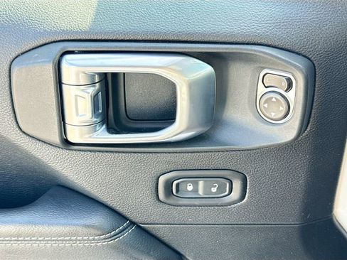 Used 2020 Jeep Wrangler Unlimited Sahara AWD/4WD image 17