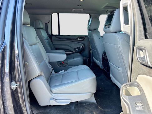 Used 2017 Chevrolet Suburban LT w/ Luxury Package RWD image 33