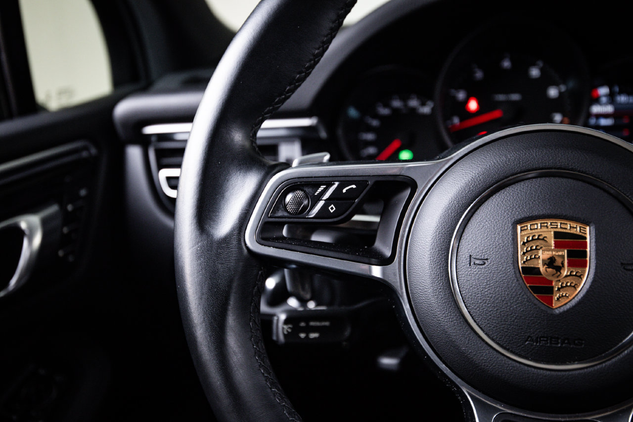 Certified 2021 Porsche Macan AWD/4WD image 17