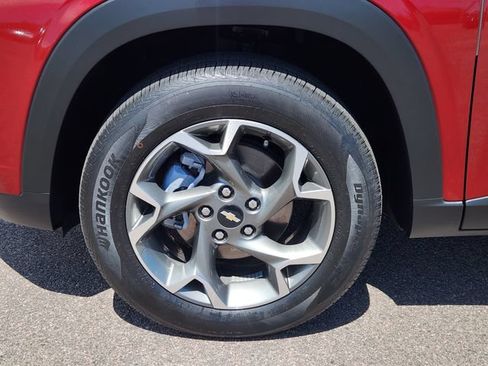 Used 2025 Chevrolet Trax LT FWD image 8