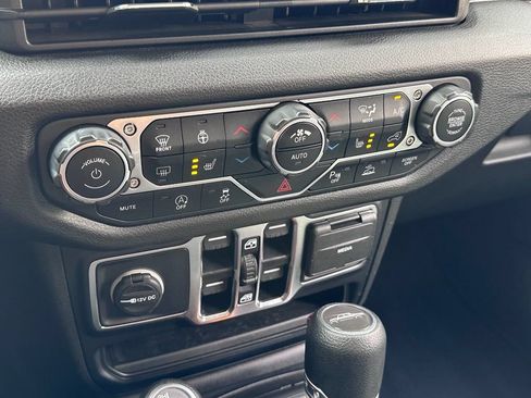 Used 2024 Jeep Gladiator Sport AWD/4WD image 17