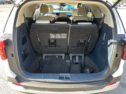 Used 2026 Kia Carnival EX FWD image 13
