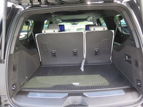 New 2026 Cadillac Escalade ESV Platinum Luxury w/ LPO, Floor Liner Package AWD/4WD image 25