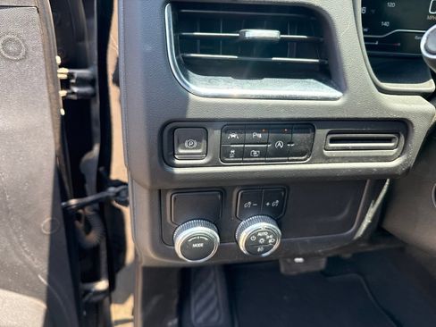 Used 2023 GMC Yukon SLT w/ SLT Luxury Package RWD image 19