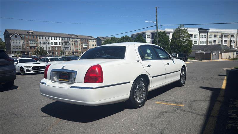 Used 2007 Lincoln Town Car Signature Limited RWD image 5